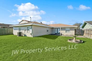 Main picture of 677 Oakwood Dr