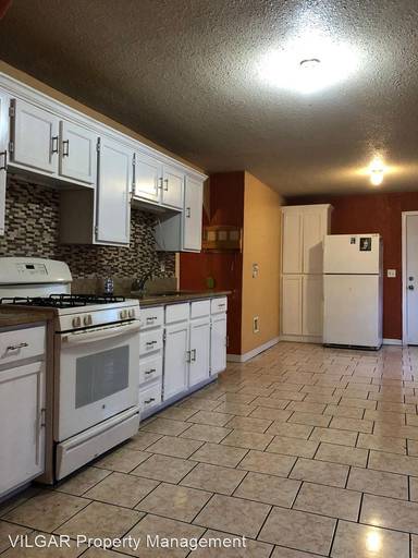 Main picture of 3731 Fir St