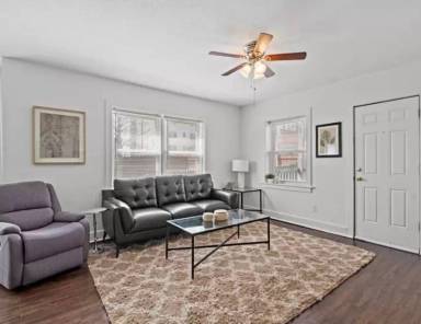 Main picture of 3820 Walnut St