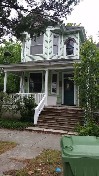 Main picture of 114 S 9th St