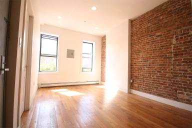 Main picture of 229 Bainbridge St