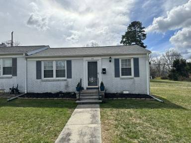 Main picture of 1700 Roslyn Dr