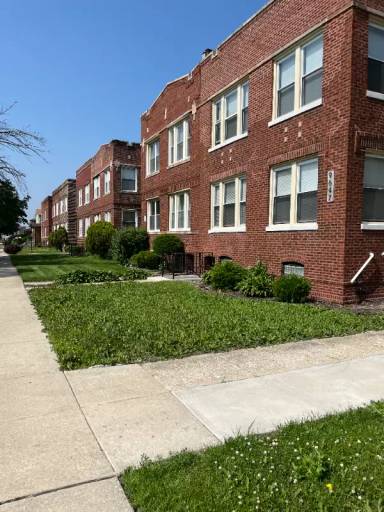 Main picture of 9647 S Forest Ave