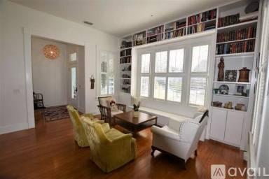 Main picture of 302 Cedar St