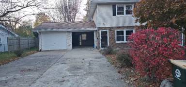 Main picture of 832 N Randall Rd