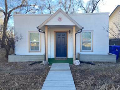 Main picture of 2309 E Willamette Ave