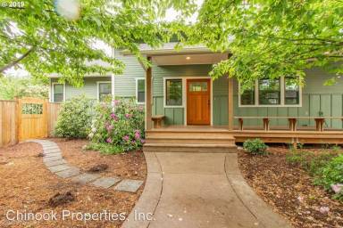 Main picture of 113 E Hilliard Ln