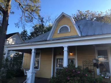 Main picture of 403 Geneva St