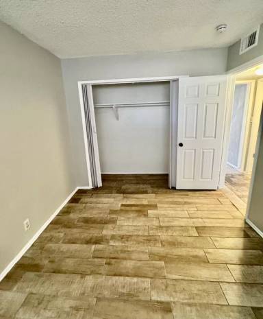 Main picture of 720 N 10th St
