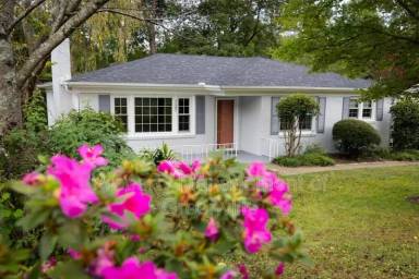 Main picture of 121 Scarlett St