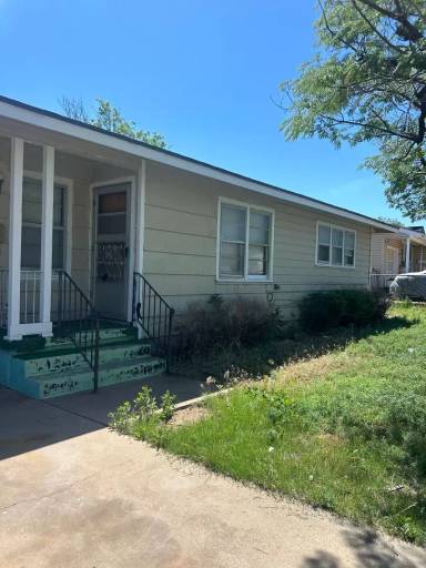 Main picture of 2024 Oak Dr
