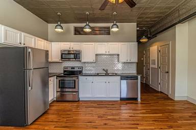 Main picture of 215 Nash St E