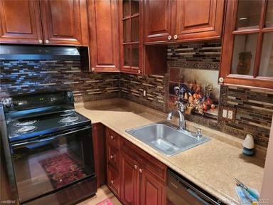 Main picture of Spanish Oaks Condominium