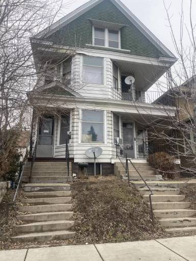 Main picture of 2424 W Greenfield Ave