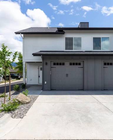 Main picture of 2855 Fen Way