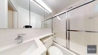 Main picture of 400 E 71st St Apartments