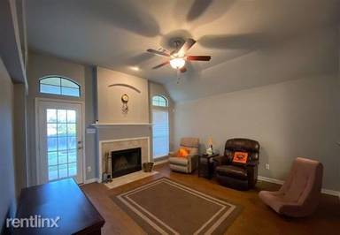 Main picture of 10305 Condor Loop