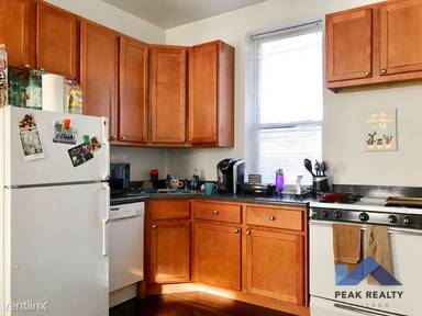 Main picture of 2065 N Hoyne Ave