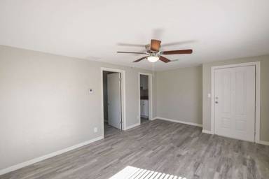 Main picture of 3705 Edgewater Dr