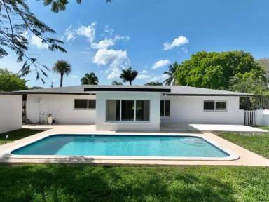Main picture of 10 Forest Hills Ln