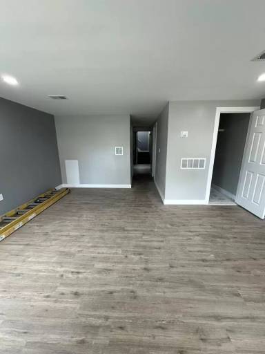 Main picture of 7 W 6th St
