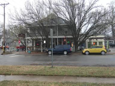Main picture of 905 W 11th St N