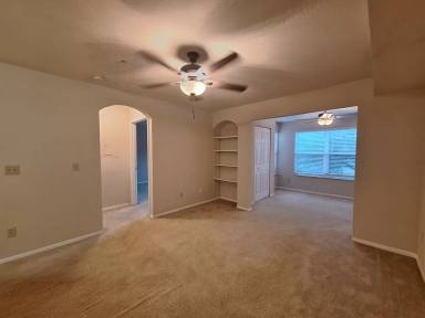 Main picture of 829 Camargo Way