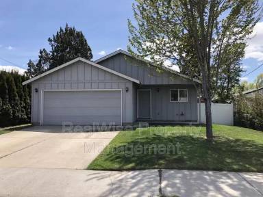 Main picture of 1748 SW Kalama Ave