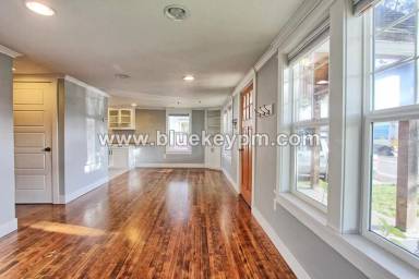 Main picture of 512 W Fourth Plain Blvd