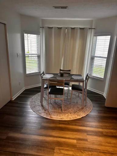 Main picture of 1153 Williamsburg Way