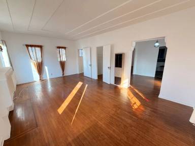 Main picture of 725-731 E 8th St Homes