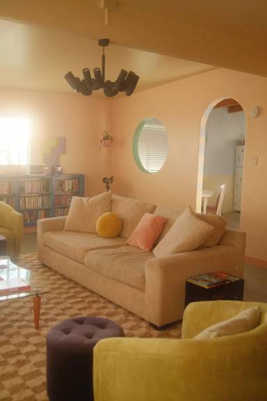 Main picture of 5555 N Howard Dr