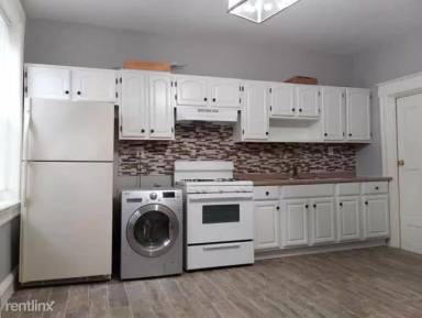 Main picture of 210 Grant Ave