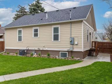 Main picture of 620 Broadwater Ave
