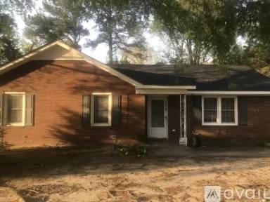 Main picture of 1910 John Ct