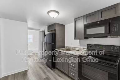 Main picture of 725 E College St