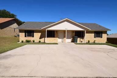 Main picture of 208 Halter Dr