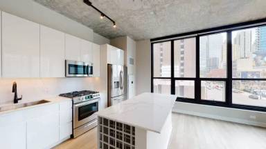 Main picture of 212 W Chicago Ave