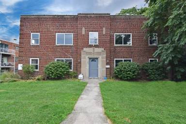 Main picture of 2340 Harrison Ave