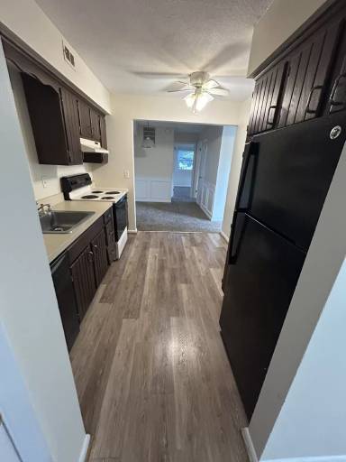 Main picture of 103 N Edgewood Dr