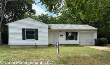 Main picture of 807 Crockett Dr