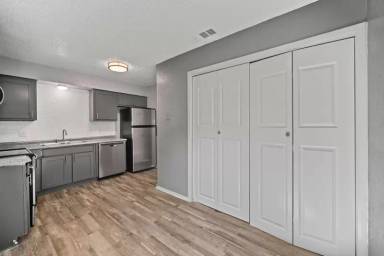 Main picture of 511 N Elm St