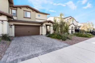 Main picture of 332 Silva Pl