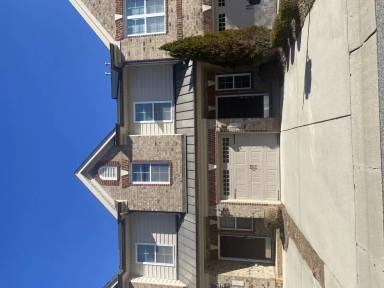 Main picture of 1042 Richmond Park Dr