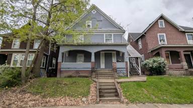 Main picture of 916 6th St NW