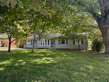 Main picture of 13 Oak Leaf Ln
