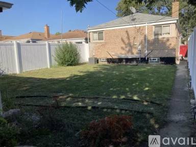 Main picture of 7734 S Spaulding Ave
