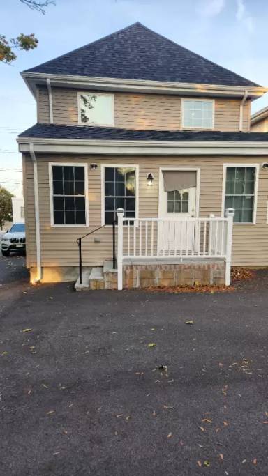 Main picture of 300 Quincy Ave