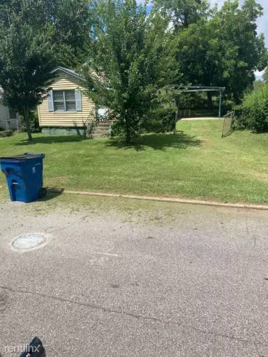 Main picture of 1005 W 13th St