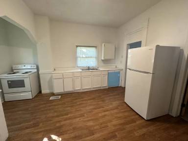 Main picture of 219 E 15th St